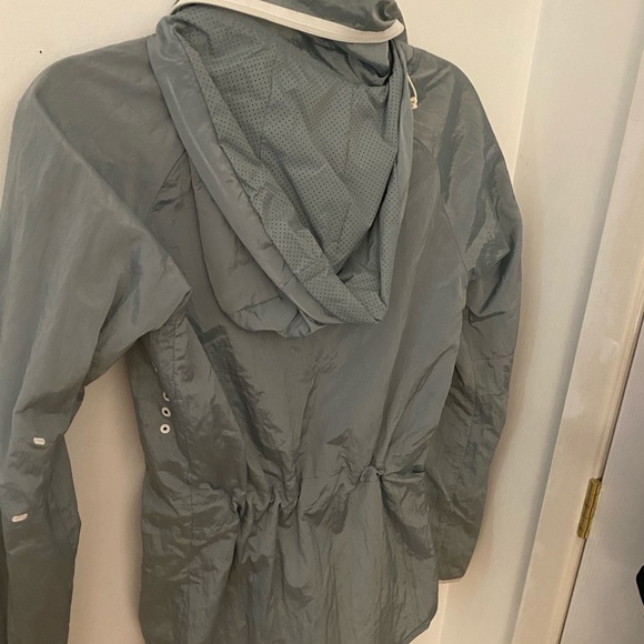 Blue & White Nike windbreaker with hood. - Picture 4 of 4